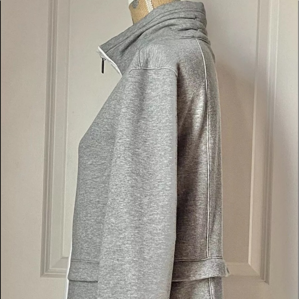 Lululemon Jacket. - Picture 6 of 7